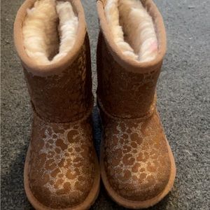 Tan Uggs